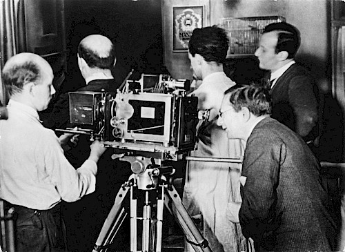 Alfred Döblin à la caméra sur le tournage du film « Berlin Alexanderplatz » en 1931