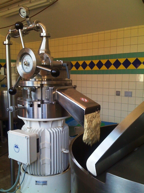 Unseren Senf lassen wir bei "Naturbursche" in Losheim nass Vermahlen