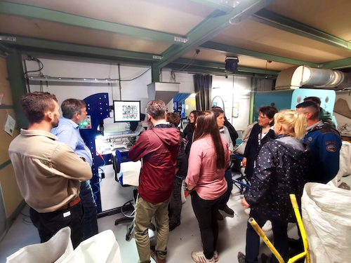 Vorführung eines optischen Reinigers